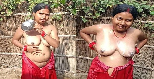 Dehati bhabhi boobs show outdoor nude bath